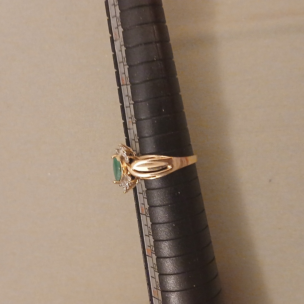 14K Marquise cut Emerald and diamond ring. Size 8 - Picture 9 of 13